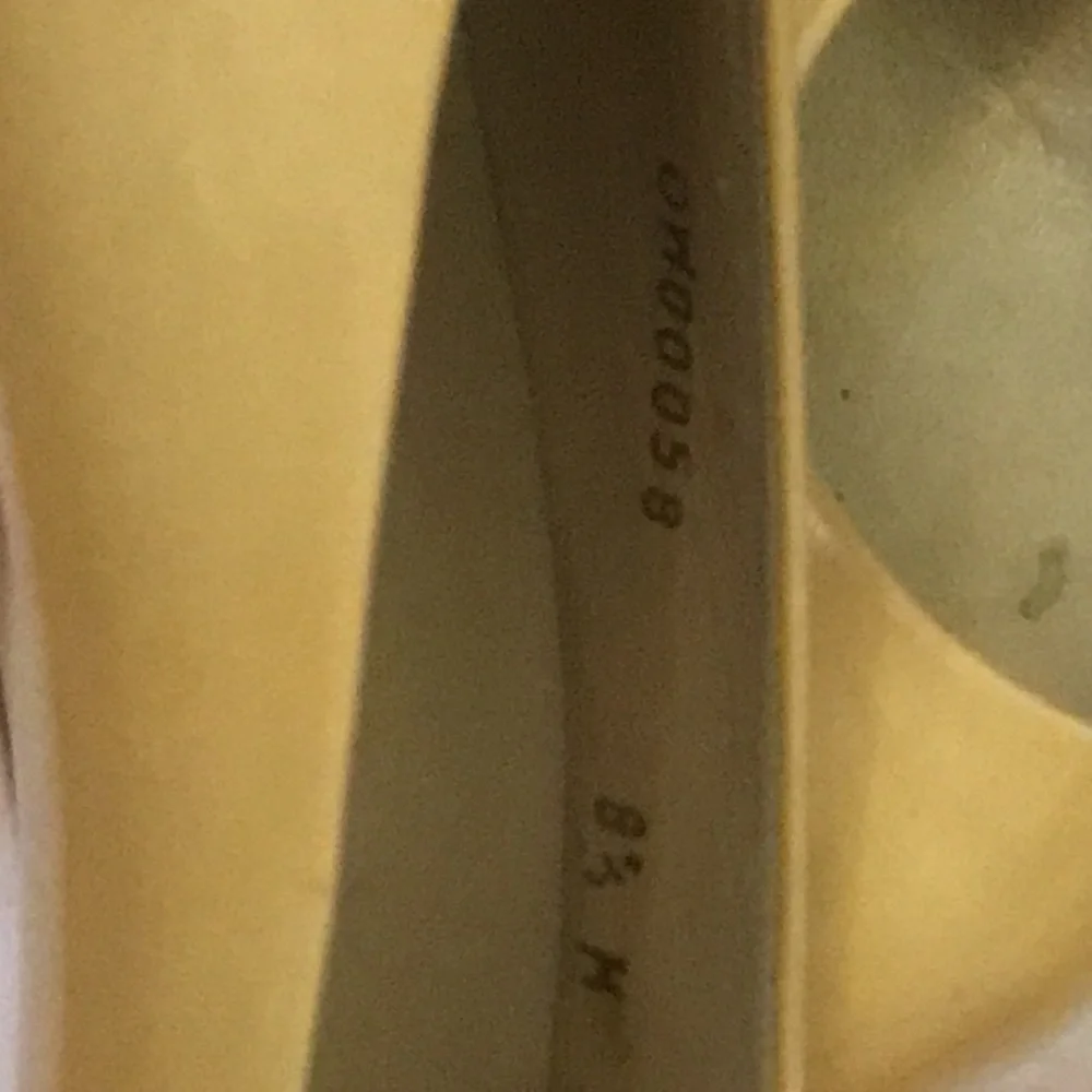 Stuart Weitzman nude patent leather platform heel 8.5M